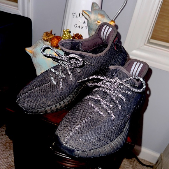 Adidas Yeezy Boost 350 non reflective black shoes - Picture 10 of 13